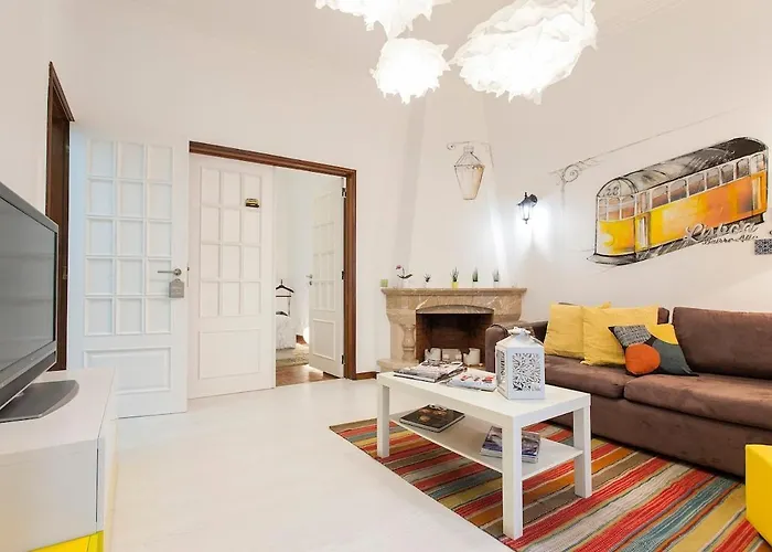 Ginjinha House - 4 - Bairro Alto - With Ac By Lisbeyond בית הארחה